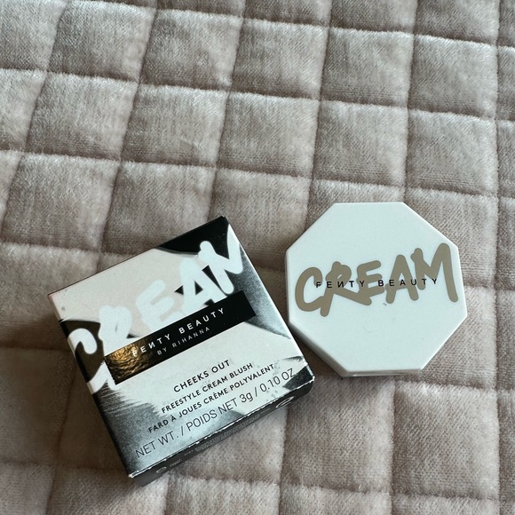 Fenty Beauty blush in COOL BERRY - Picture 1 of 6